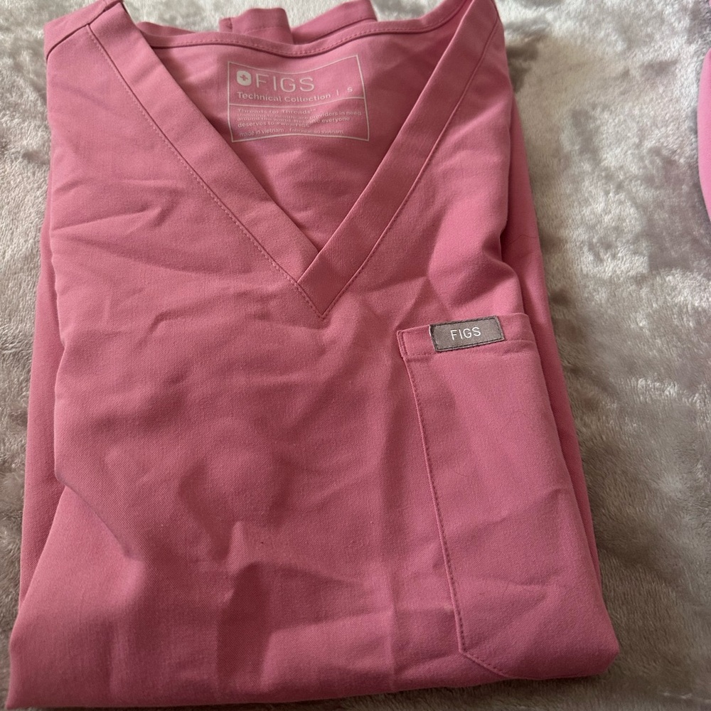 Figs Scrub top
